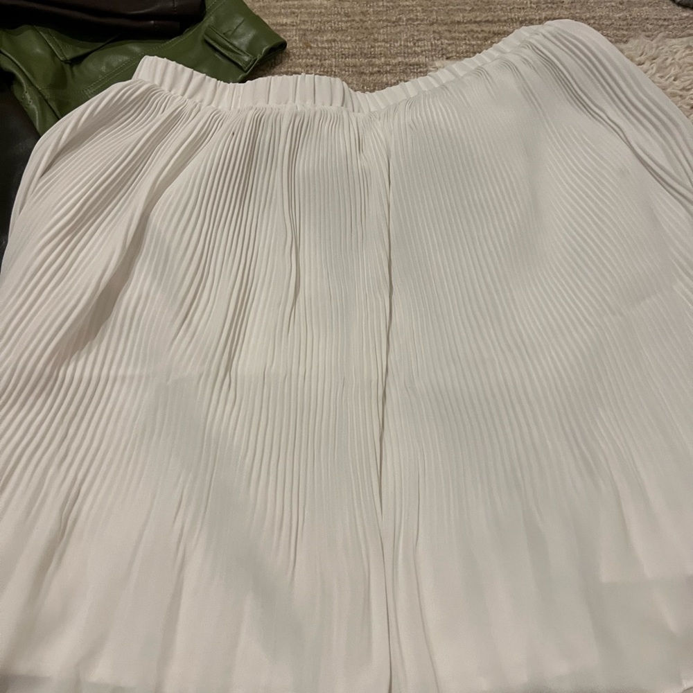 BB Dakota pleated skirt